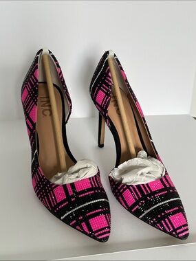 NEW INC International Concepts Women’s Pink and Black Pointed-Toe Heels